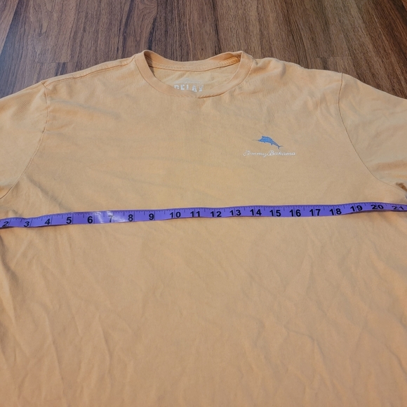 Tommy Bahama Photobomb Parrot T-shirt - Size Medium - Picture 4 of 5